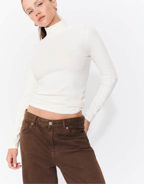 Stradivarius – Basic – Naturvit t-shirt med hög halsringning - view 1