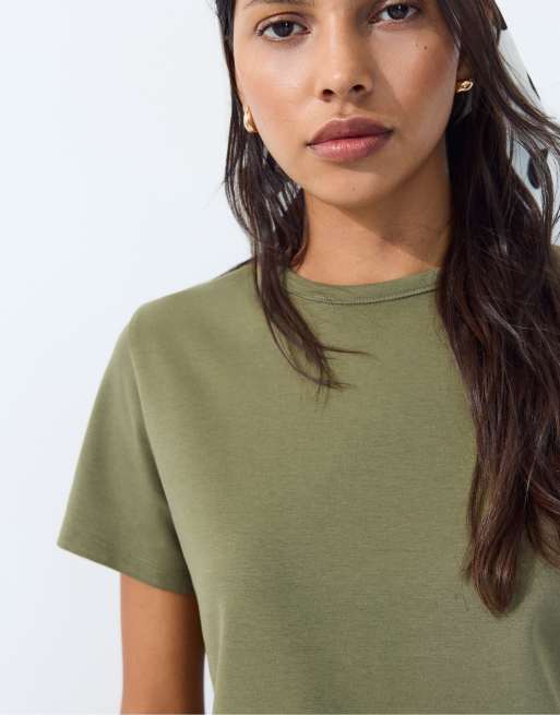 Stradivarius Basic regular fit soft-touch t-shirt in khaki, 4 of 7