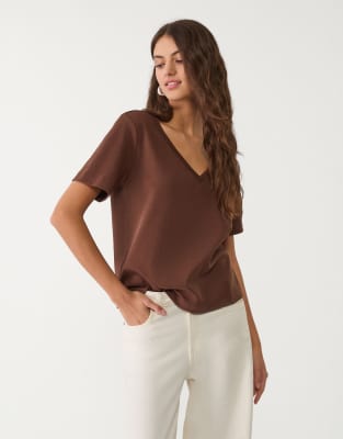 Stradivarius - Basic - Schweres T-Shirt in Braun mit regulärer Passform