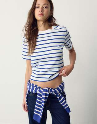 Stradivarius - Basic - Schweres T-Shirt in leuchtendem Blau mit regulärer Passform