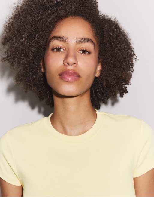 Stradivarius Basic short sleeve round neck t-shirt in pastel yellow, 4 of 4