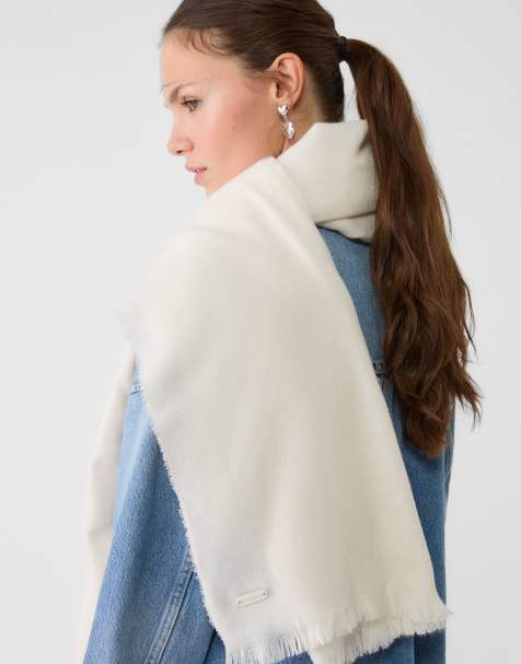 Stradivarius - Basic sjaal in ecru - view 1