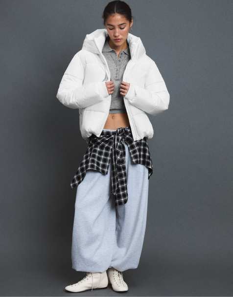 Stradivarius Basic Steppjacke mit Kapuze in Weiß - view 1