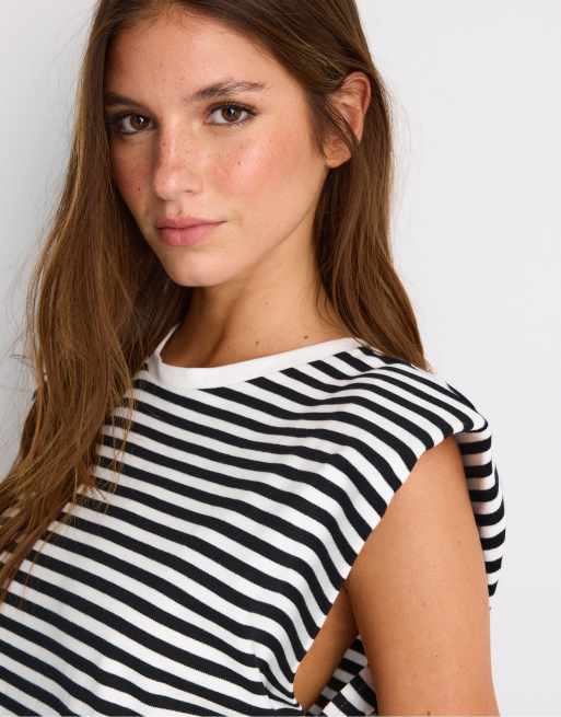Stradivarius Basic striped padded shoulder t-shirt in black, 2 of 4