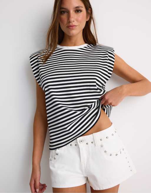 Stradivarius Basic striped padded shoulder t-shirt in black, 4 of 4