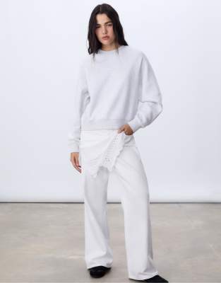 Stradivarius - Basic-Sweatshirt in meliertem Grau