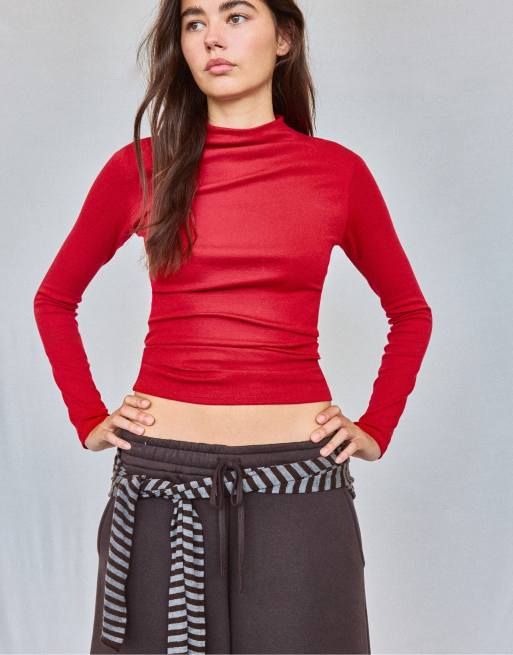 Stradivarius basic T-shirt con collo a imbuto rosso scuro, 2 di 7