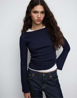 Stradivarius - Basic - T-Shirt in Dunkelblau mit Trompetenärmeln-Marineblau