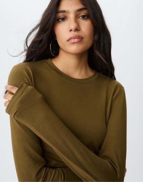 Stradivarius – Basic-T-Shirt in Olivgrün mit Rundhalsausschnitt - view 1
