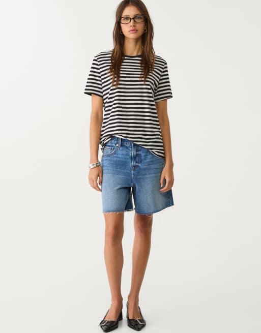 Stradivarius – Basic-T-Shirt in Schwarz gestreift mit regulärer Passform und Rundhalsausschnitt