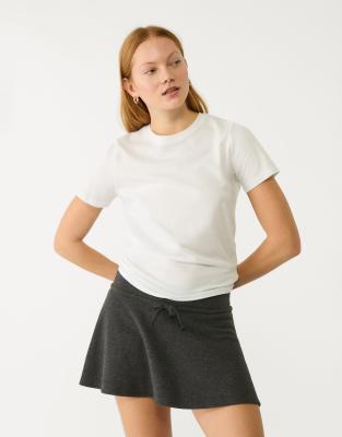 Stradivarius - Basic-T-Shirt in Weiß mit regulärer Passform und Rundhalsausschnitt
