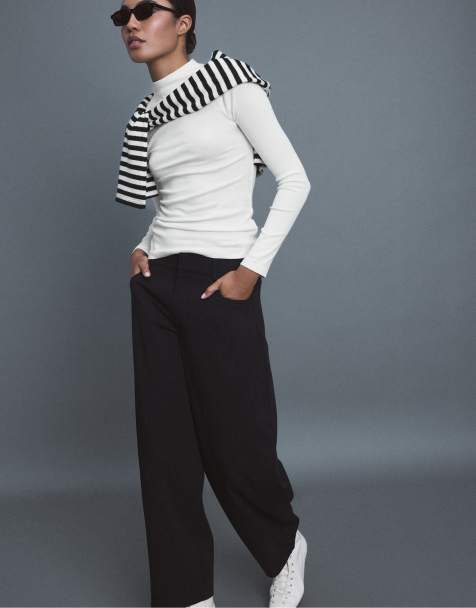 Stradivarius Basic t-shirt med ståkrage i naturvit - view 1