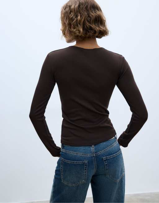Stradivarius - Basic T-shirt met lange mouwen in bruin, 3 van 4