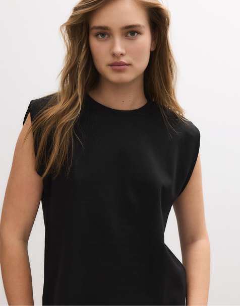 Stradivarius Basic t-shirt with padded shoulders in black