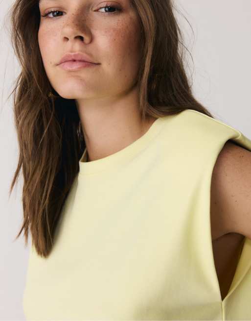 Stradivarius Basic t-shirt with padded shoulders in pastel yellow, 2 of 4