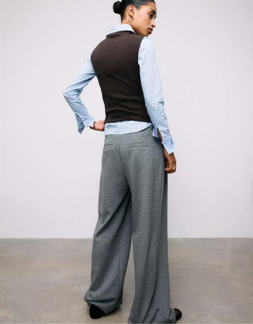 Stradivarius - Basic T-shirt zonder mouwen in bruin, 3 van 4