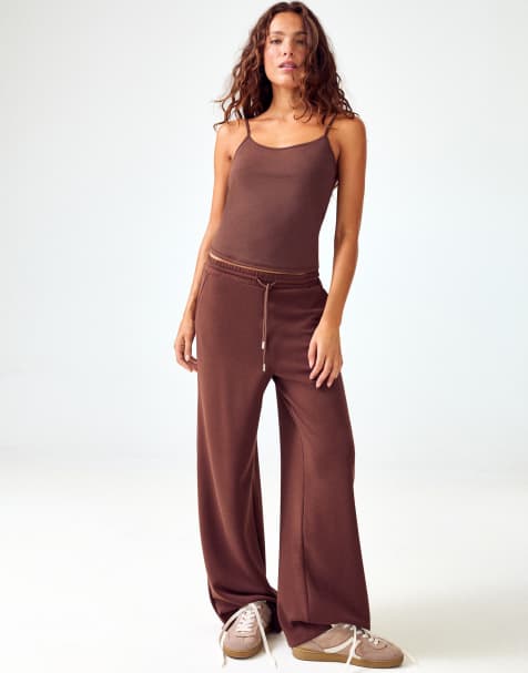 Stradivarius - Basic tanktop in bruin - view 1