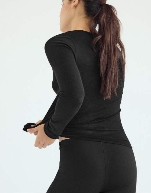 Stradivarius Basic wool and silk v-neck sweater in black, 3 of 7