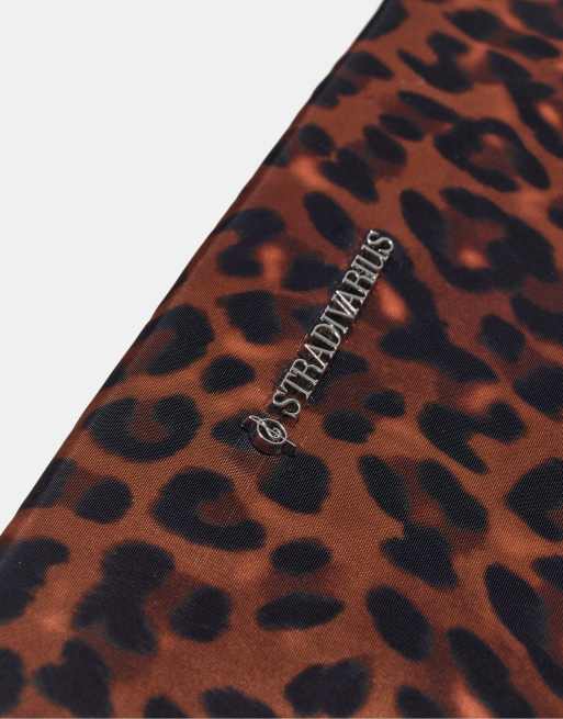 Stradivarius - Beauty-case piatto marrone con stampa leopardata, 3 di 3