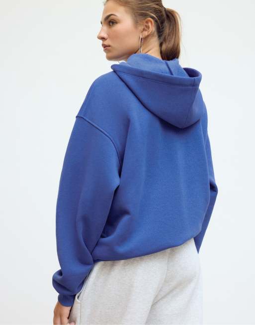 Stradivarius bedruckter Oversize-Kapuzenpullover in Elektroblau, 3 von 6