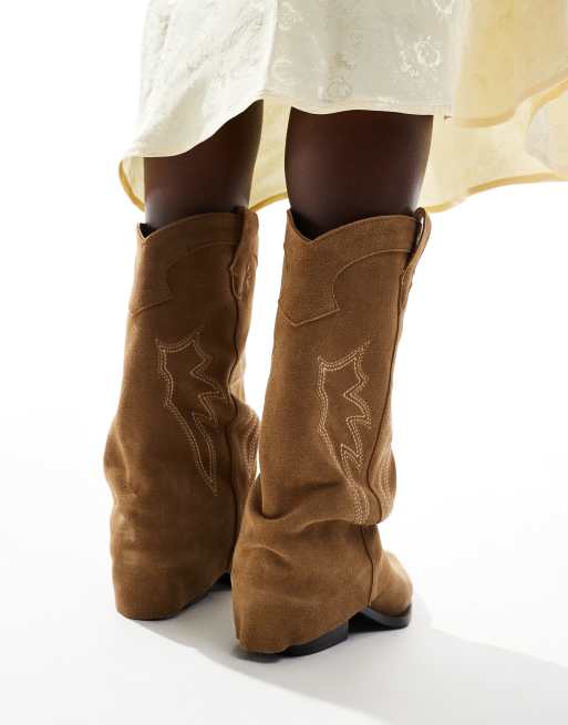 Stradivarius – Beiga cowboyboots i äkta mocka med klack och uppvikt detalj, 3 av 4
