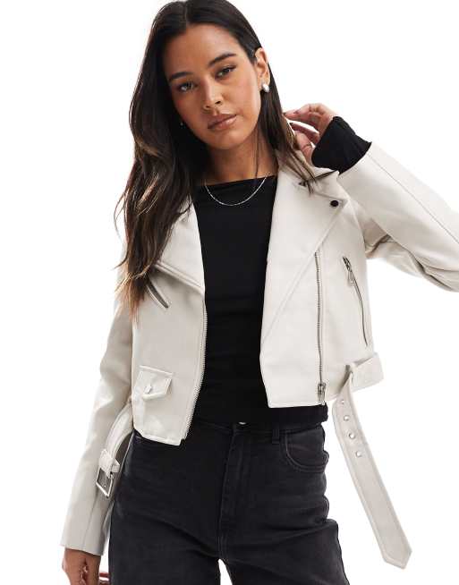 Stradivarius - Beige crop-jakke i imiteret læder