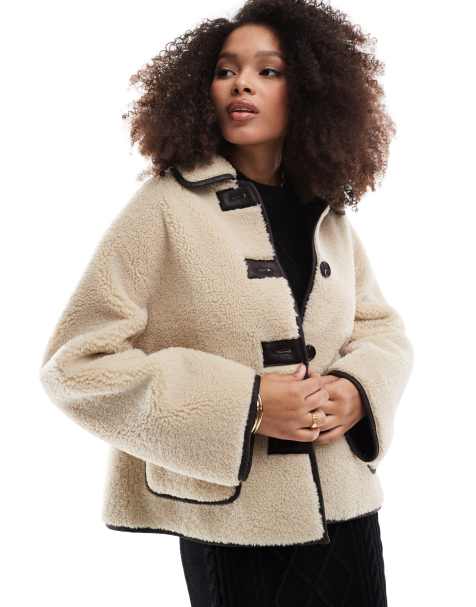 Stradivarius - Beige og brun vendbar jakke i imiteret lammeskind - view 1