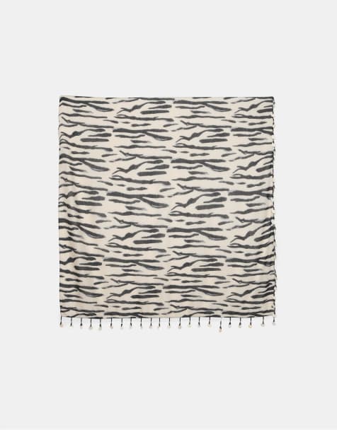 Stradivarius - Beige tørklæde med tigerprint - view 1