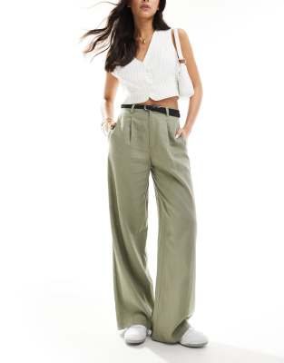 Stradivarius Stradivarius belted linen look trouser in khaki-Green