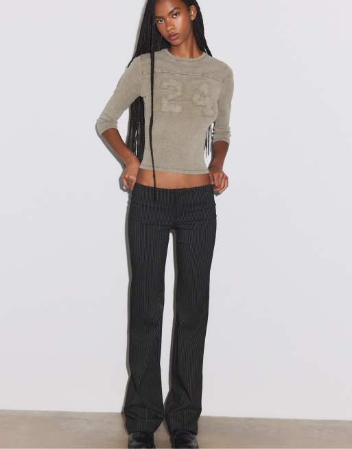 Stradivarius Bengaline bell bottom trousers in black, 2 of 7