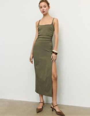 Stradivarius - Bengaline-Midikleid in Khaki mit eckigem Ausschnitt-Grün