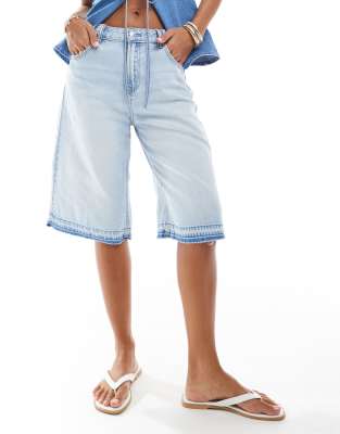 Stradivarius - Bermuda en jean - Bleu clair délavé - view 1