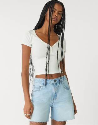 Stradivarius – Bermuda-Jeansshorts in Hellblau - view 1