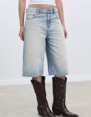 Stradivarius - Bermuda-Jorts aus Denim in mittlerem Hellblau