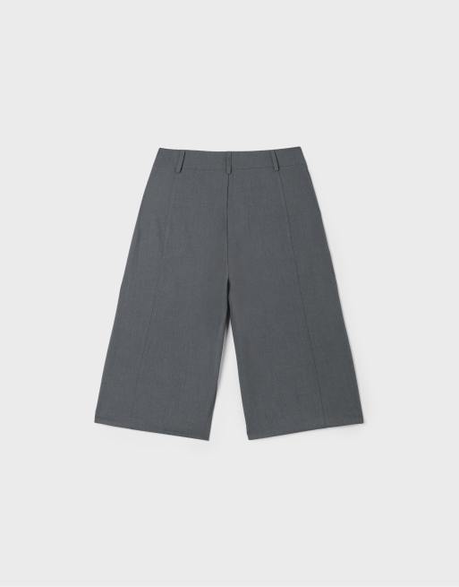 Stradivarius bermuda large à taille croisée en gris foncé, 7 de 7