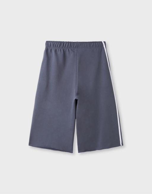 Stradivarius bermuda shorts van fleece met zijstreep in donkergrijs, 7 van 7