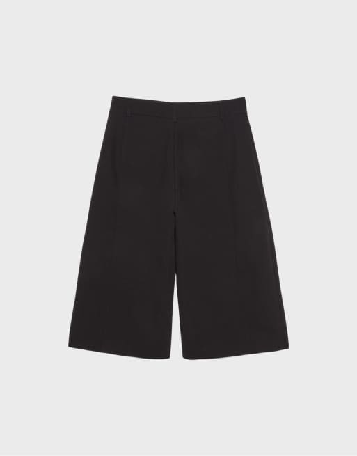 Stradivarius - Bermudashort met wijde pijpen en gekruiste taille in zwart, 7 van 7