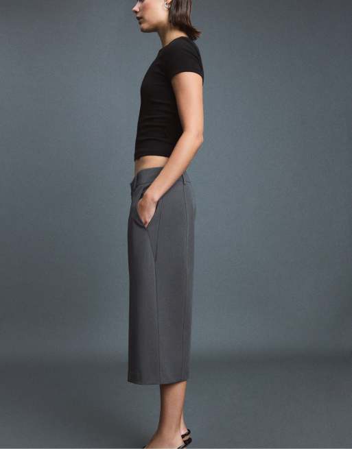Stradivarius Bermudashorts mit weitem Bein und überkreuztem Bund in Dunkelgrau, 2 von 7