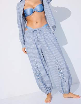 Bestickte Ballonhose in Himmelblau Blau L