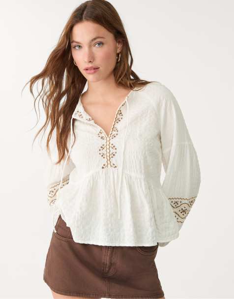 Stradivarius – Bestickte Bluse in Beige - view 1