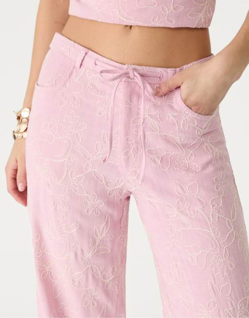 Stradivarius – Bestickte Hose in Pastellrosa mit Leinenanteil und geradem Schnitt, 3 von 4