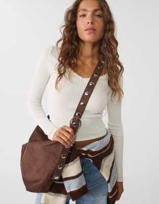 Stradivarius - Beuteltasche aus Wildlederimitat in Braun mit Tragegurt