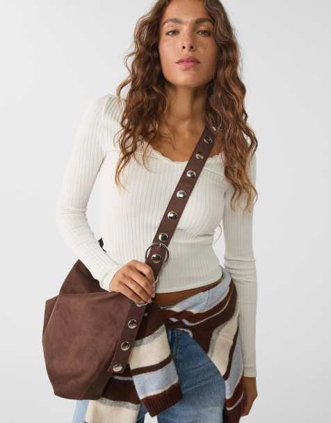 Stradivarius – Beuteltasche aus Wildlederimitat in Braun mit Tragegurt - view 1