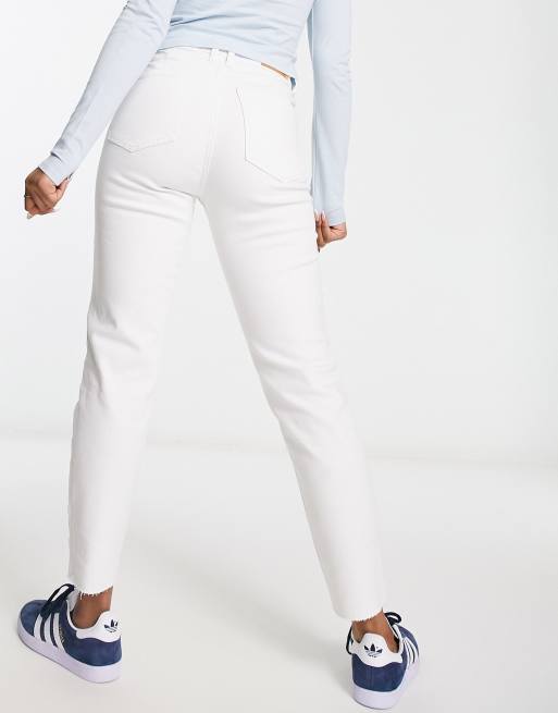 Stradivarius – Białe dopasowane mom jeans ze stretchem, 3 z 5