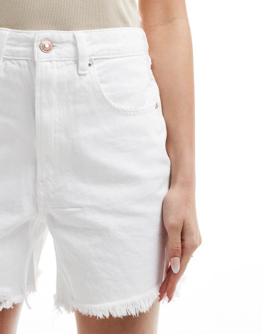 Stradivarius – Białe szorty jeansowe o wydłużonym fasonie, 4 z 5