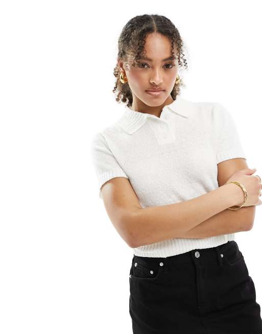Stradivarius – Biały rustykalny top dzianinowy z kołnierzykiem polo 