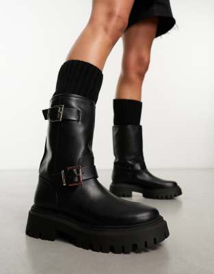 Stradivarius - Biker-Boots in Schwarz mit Schnallendetail und hohem Schaft