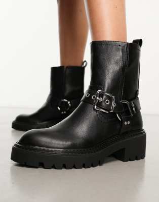 Stradivarius - Biker-Boots mit Schnallendetail in Schwarz