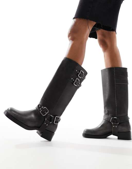 Stradivarius – Biker-Stiefel in verwaschenem Grau mit Schnallendetail
