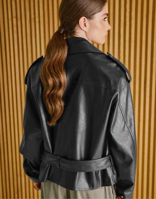 Stradivarius bikerjack met leerlook en riem in zwart, 3 van 7